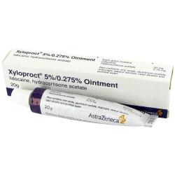 Tube med Xyloproct 5%/0.275% salve foran medisineske