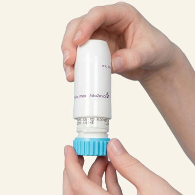 Illustration of a Bricanyl inhaler with a hand twisting the grip anti-clockwise