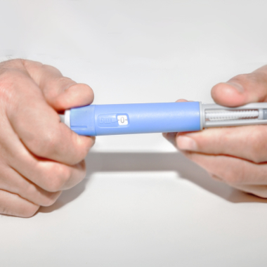 Gros plan d’un stylo injectable Wegovy pour la perte de poids